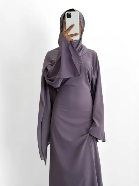 A nida bell sleeve