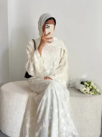 Swan white abaya
