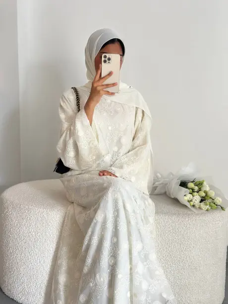 Swan white abaya